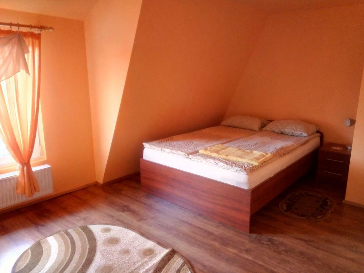 فندق Timi Kulcsoshaz Lăzarea المظهر الخارجي الصورة